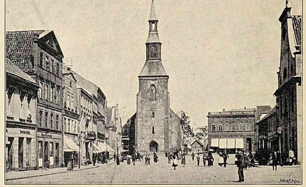 Старый рынок Инстербурга и Лютеркирха, фото 1895 года