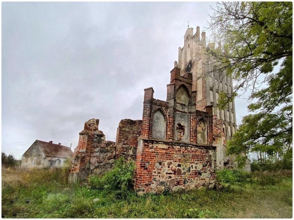 Щипец ризницы кирхи Алленау