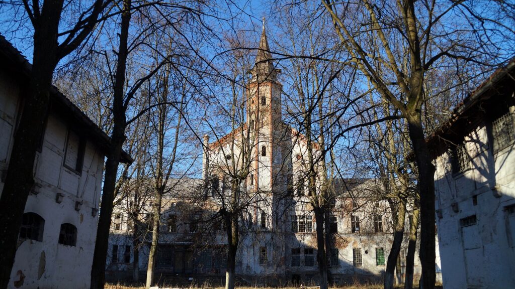 Кирха больницы Алленберг в Знаменске с восьмигранной башней