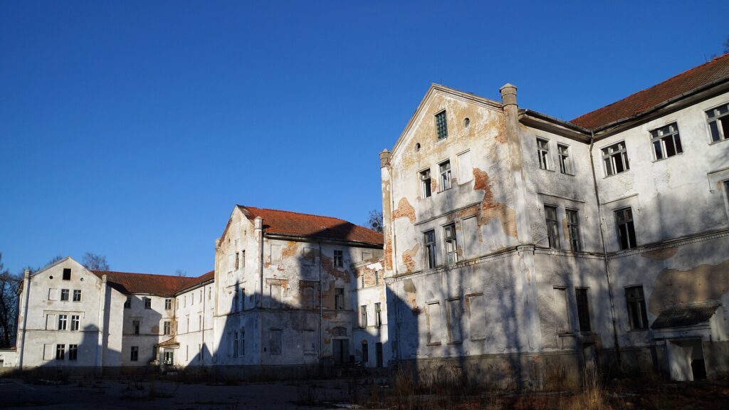 Корпуса бывшей психиатрической больницы Алленберг в Знаменске