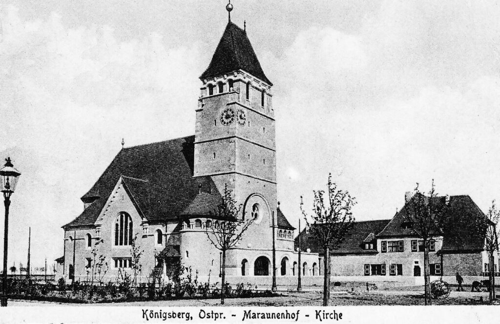 Кирха памяти герцога Альбрехта в Марауненхофе, вид с площади