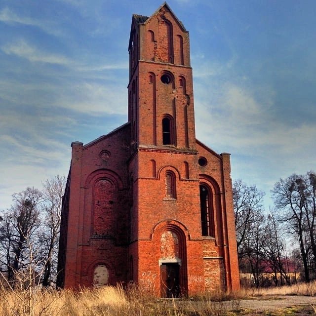Башня и главный вход кирхи Патерсвальде