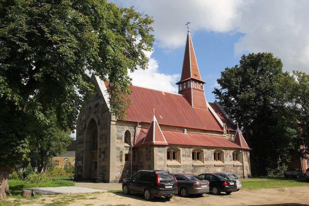 Кирха Пальмникена в посёлке Янтарный, вид с улицы