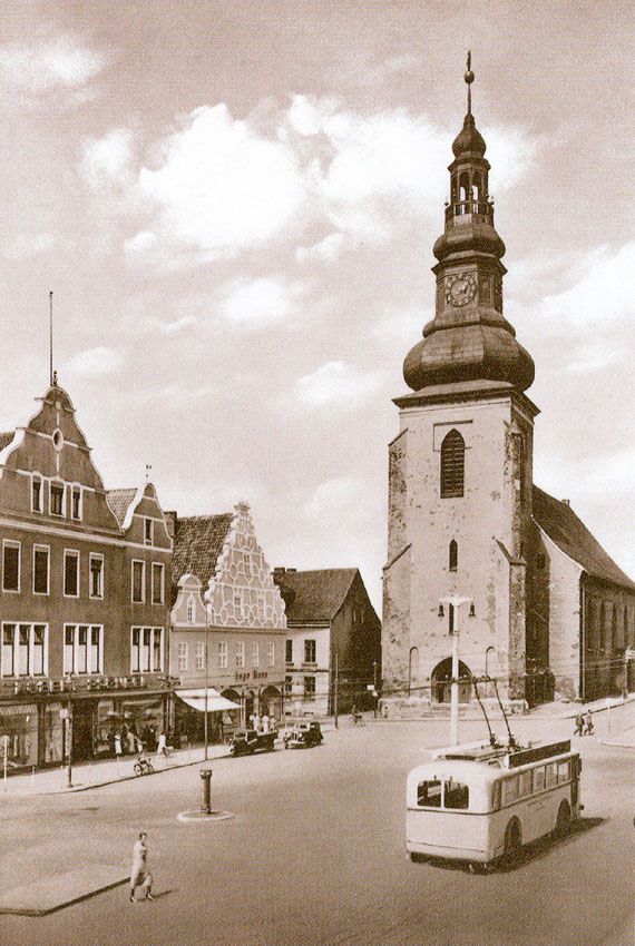 Лютеркирха и Старый рынок Инстербурга с троллейбусом, старое фото